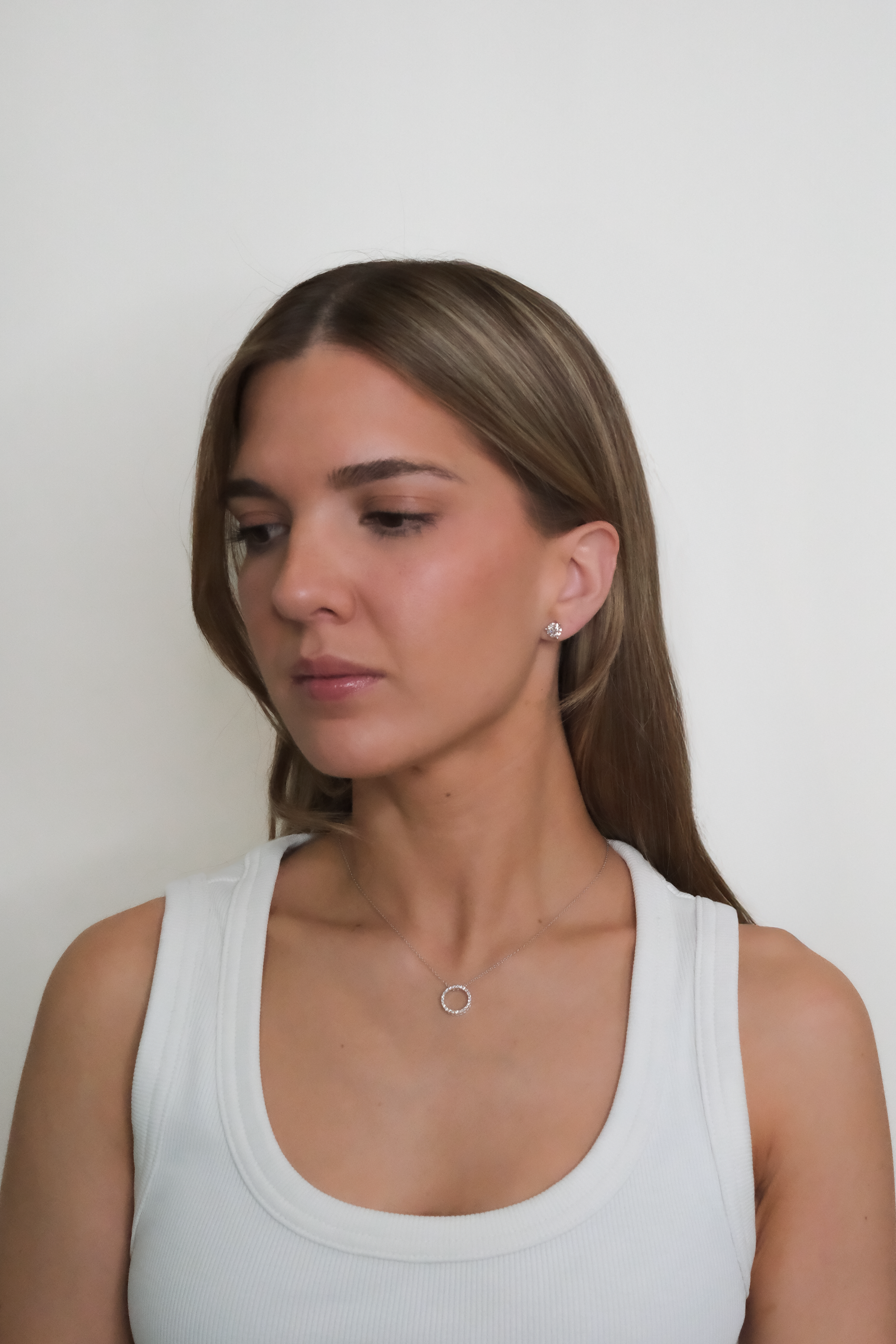 Lara - Circle diamond necklace