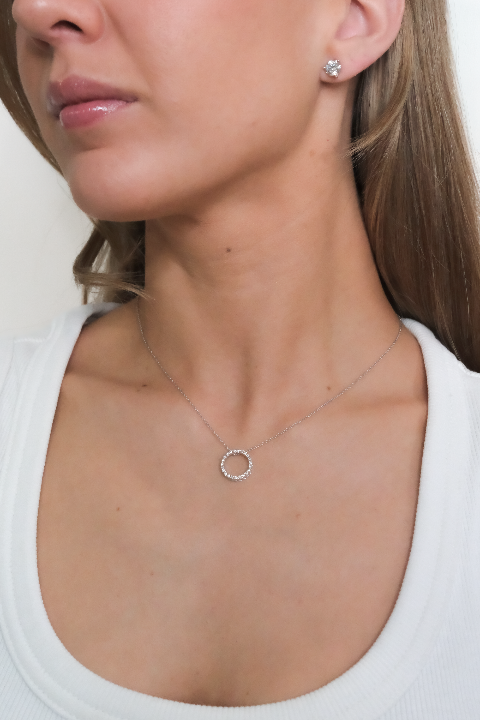 Lara - Circle diamond necklace