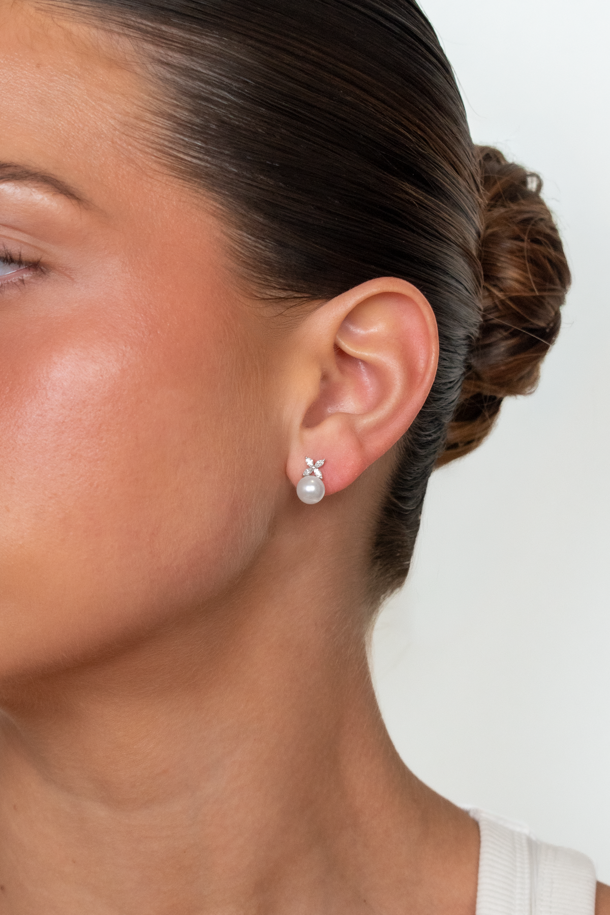 Renata Flower Pearl