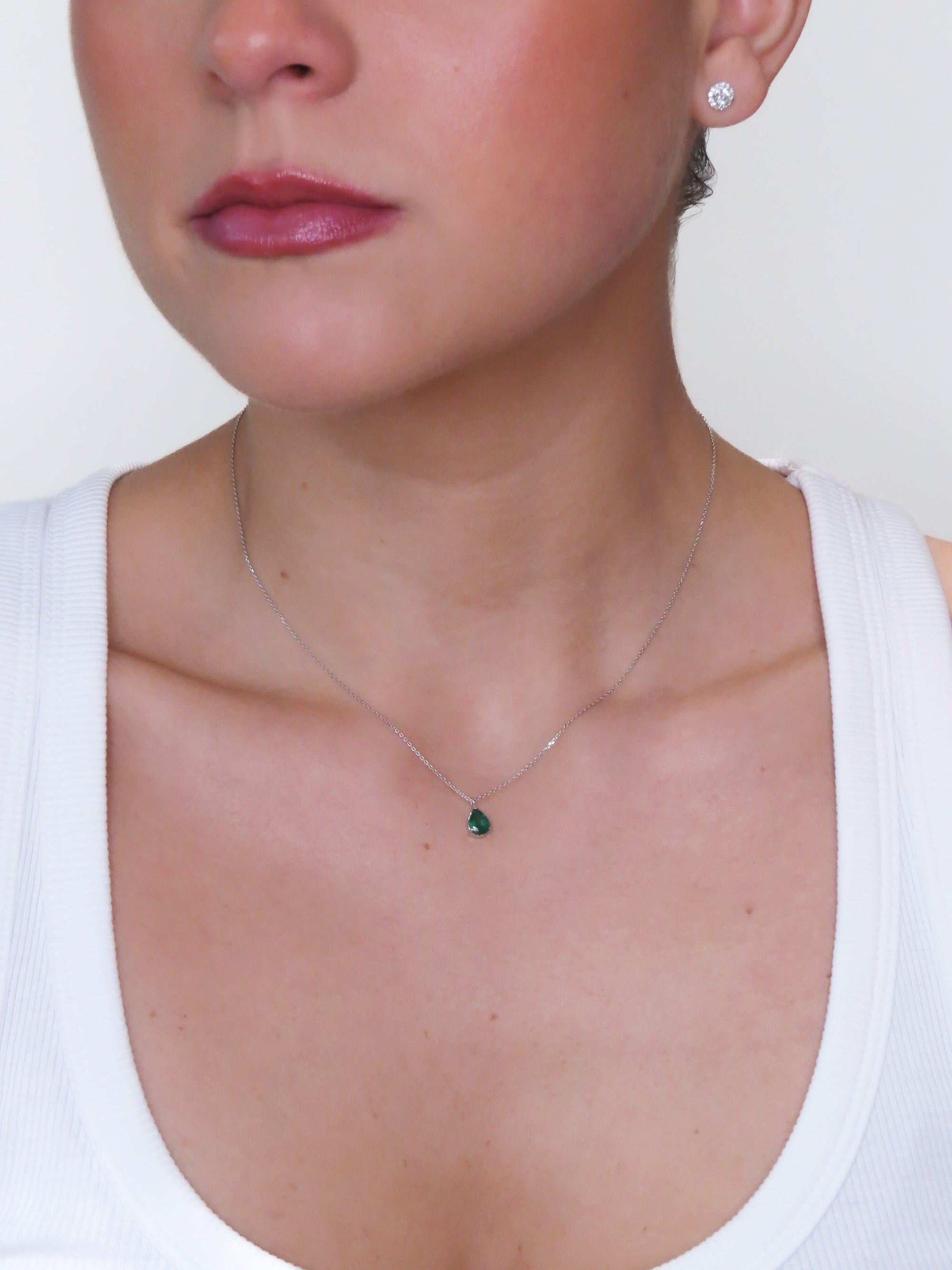 Roma - Pear shape emerald necklace