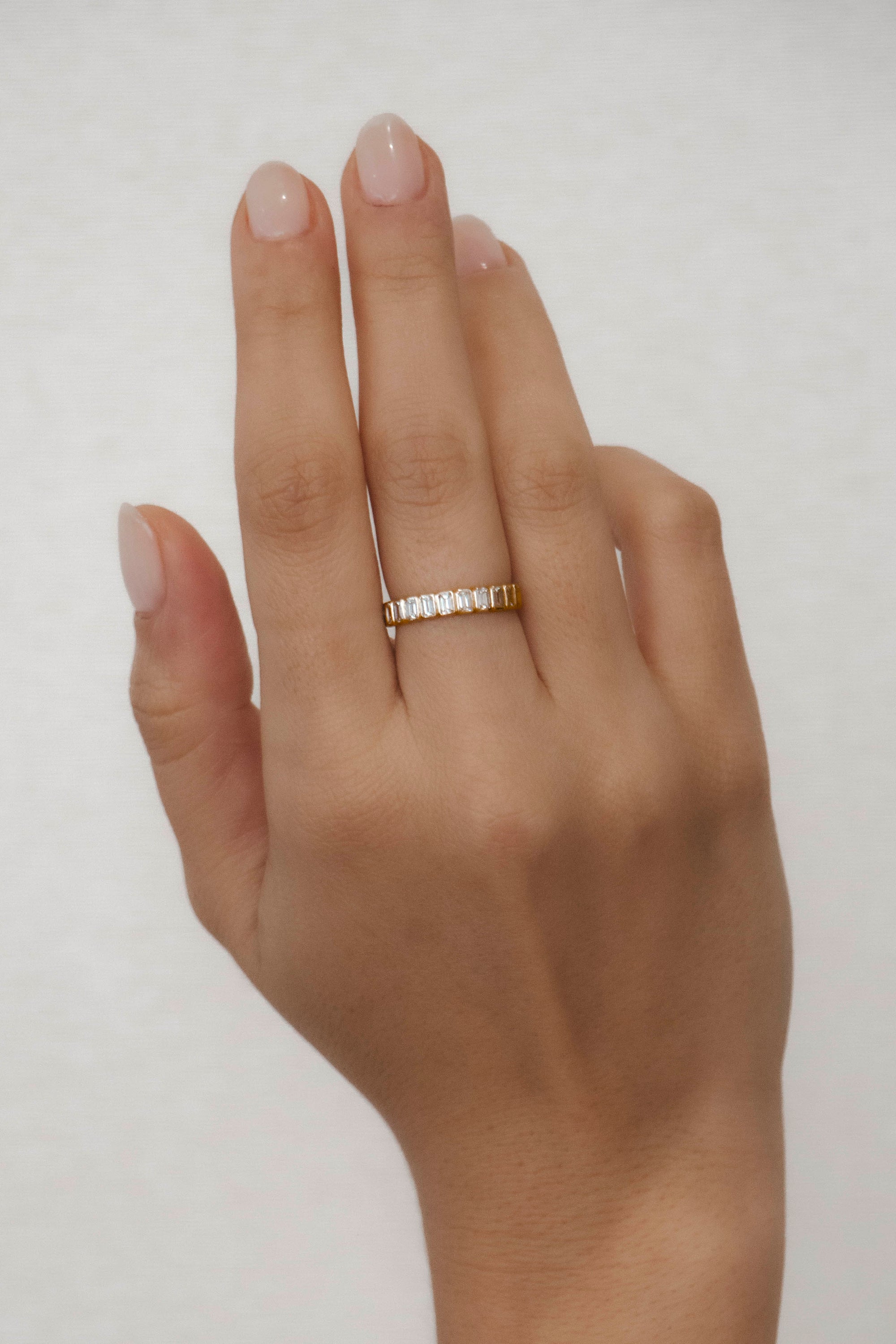 Luni - Emerald Diamond Bezel Band